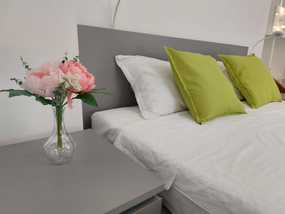 Sweet Dreams Suites Lovely Duplex Universitate Bucarest Esterno foto